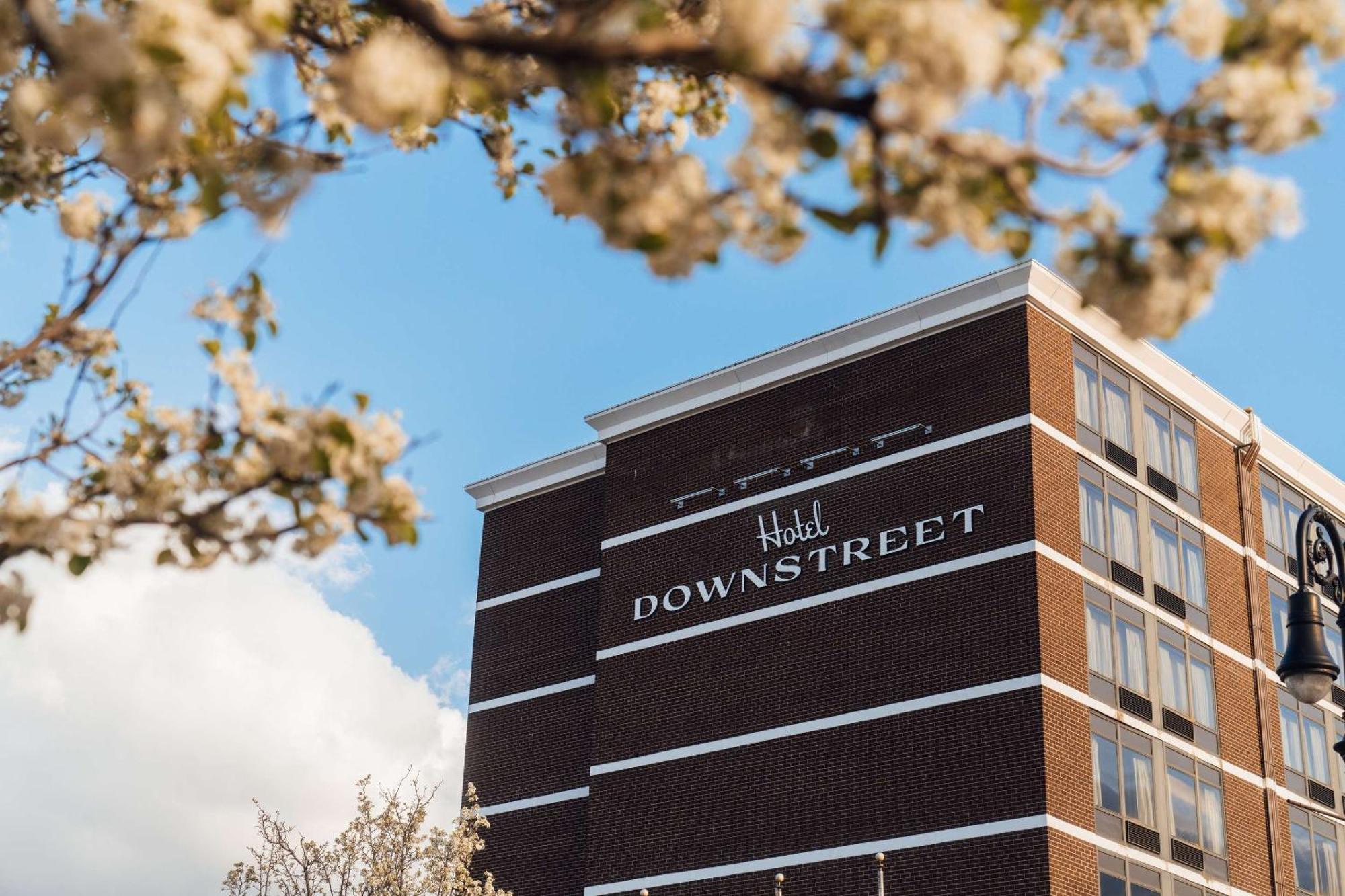 Hotel Downstreet, Ascend Hotel Collection 노스아담스 외부 사진